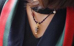 同桌把他的J坐进我的下面